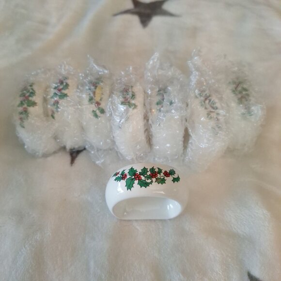 Vintage Holiday Ceramic Napkin Rings Set Of 8 Holly Berry Made In Taiwan - Picture 4 of 9